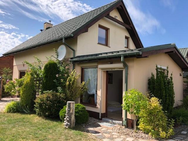 Vila Dom Caloroczny Sarbinowo Exteriér fotografie